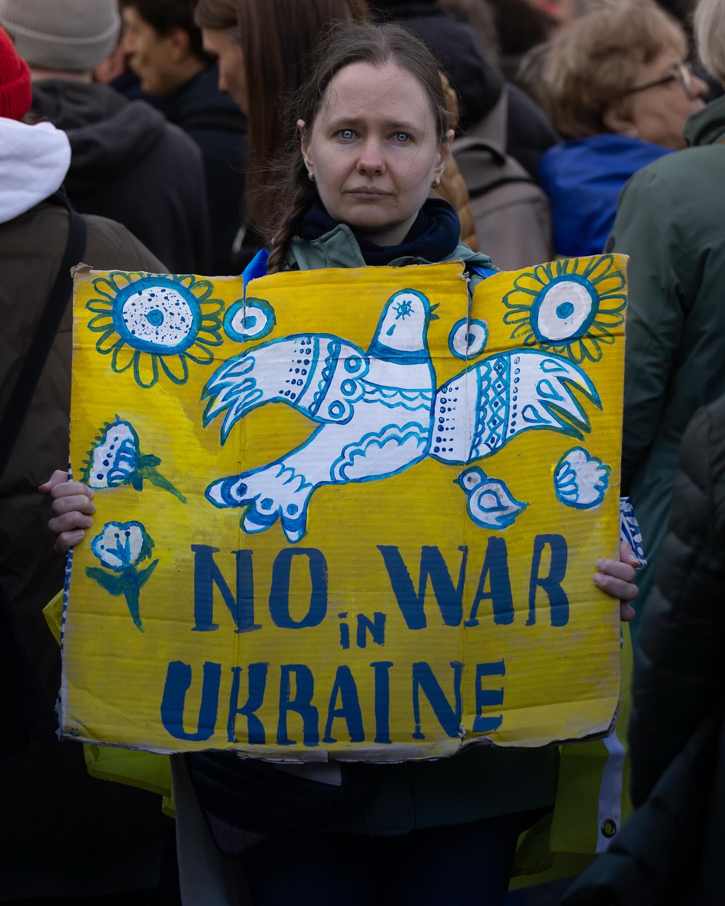 Een vrouw bij een protest